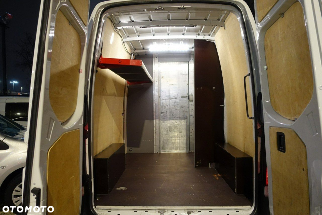 Mercedes-Benz Sprinter - 13