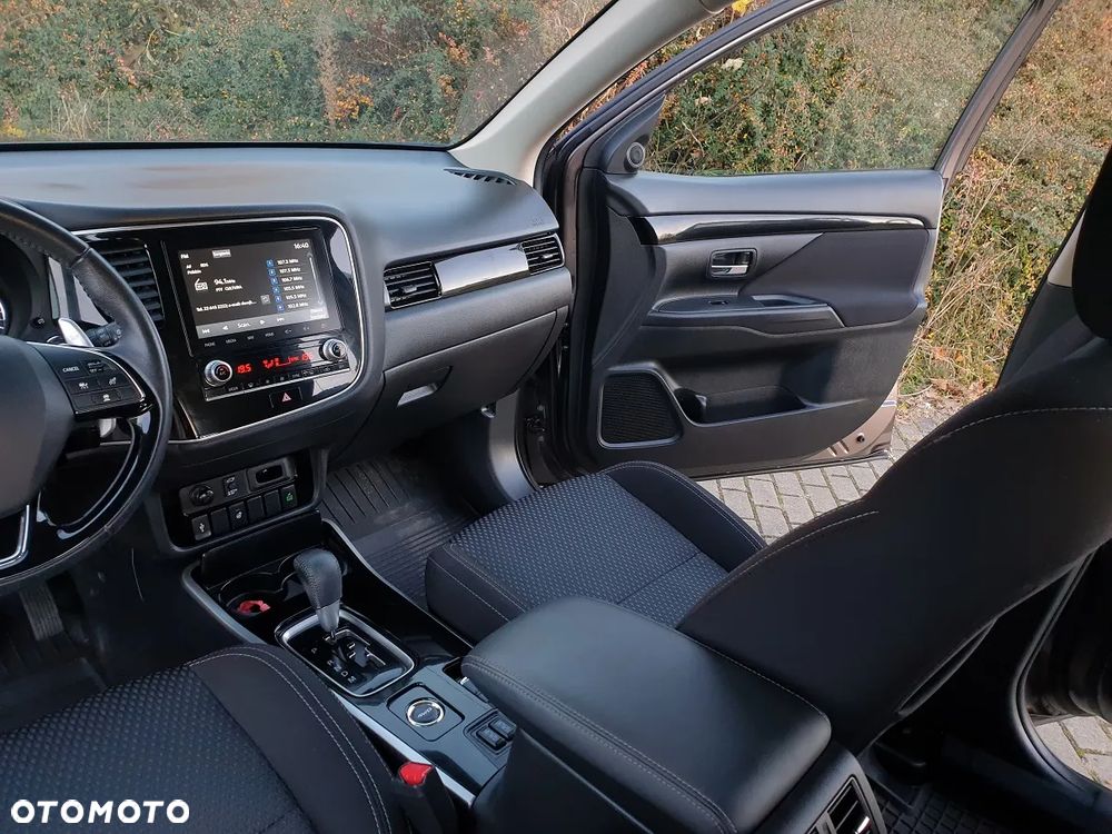 Mitsubishi Outlander 2.0 Instyle Navi 4WD CVT - 25