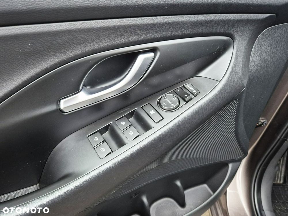 Hyundai i30 1.5 T-GDI 48V Smart - 13