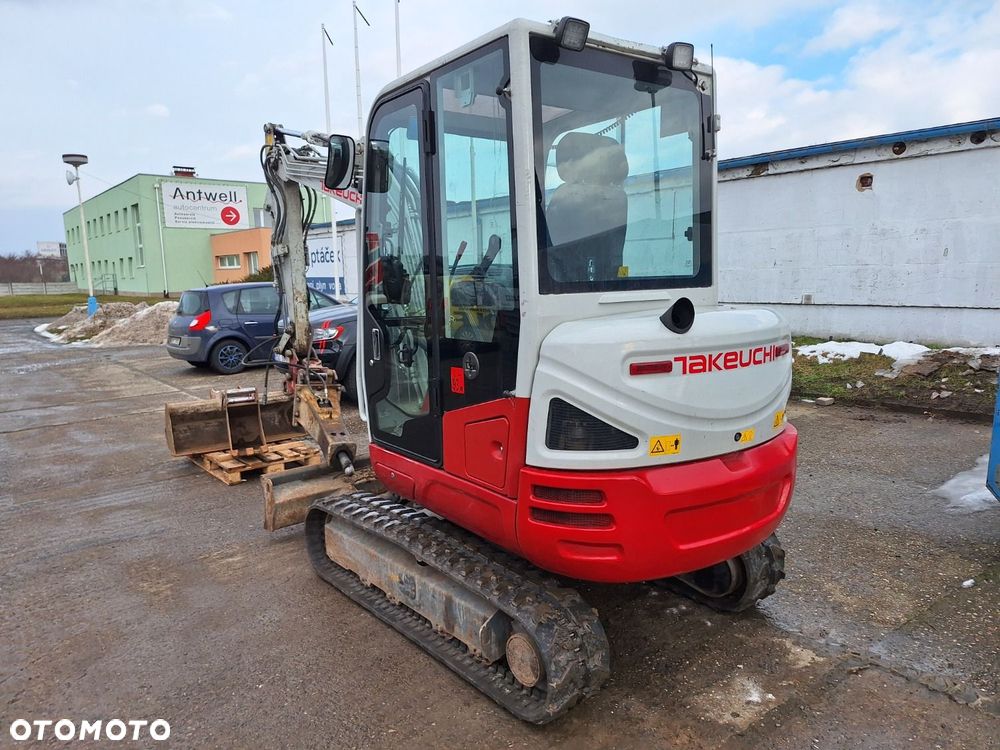 Takeuchi Tb 235-2 - 8