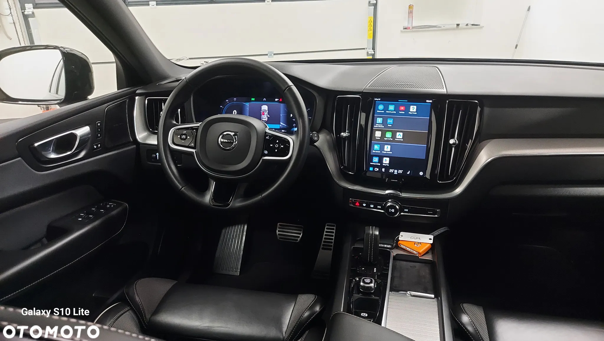 Volvo XC 60 B4 D Plus Dark - 17