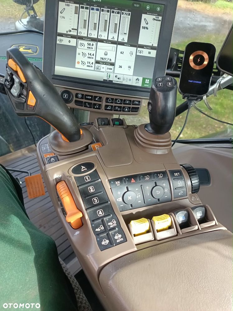 John Deere 6215R - 9