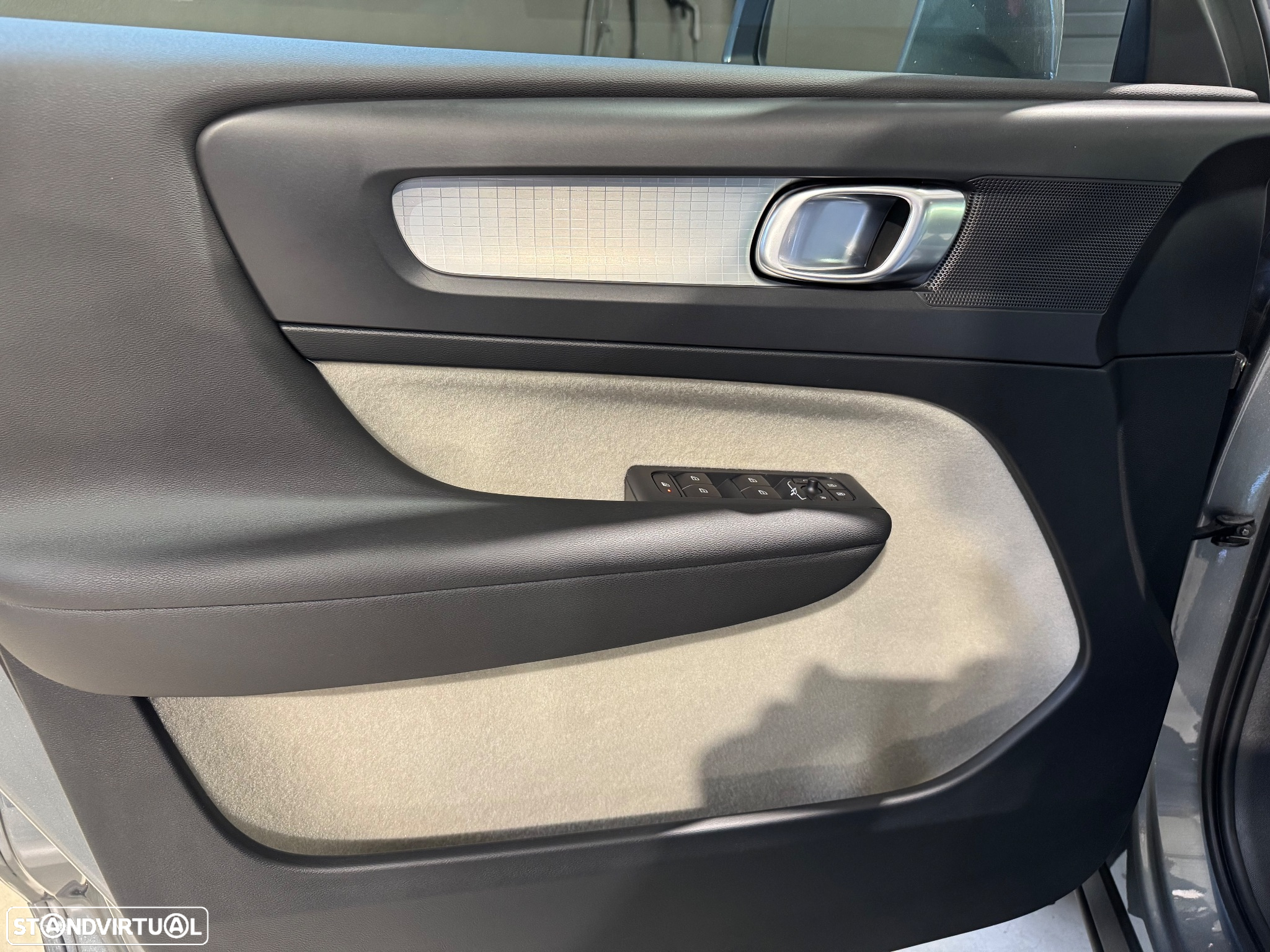 Volvo XC 40 1.5 T3 Momentum Tech Edition - 25