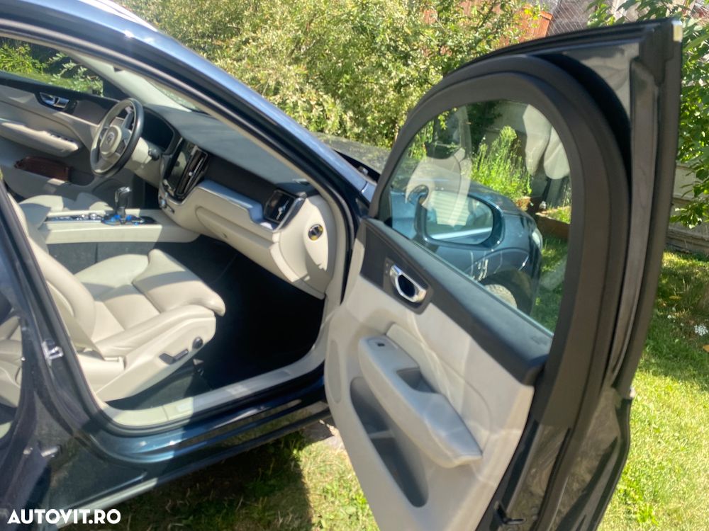 VOLVO XC60 2020 — imagine 21