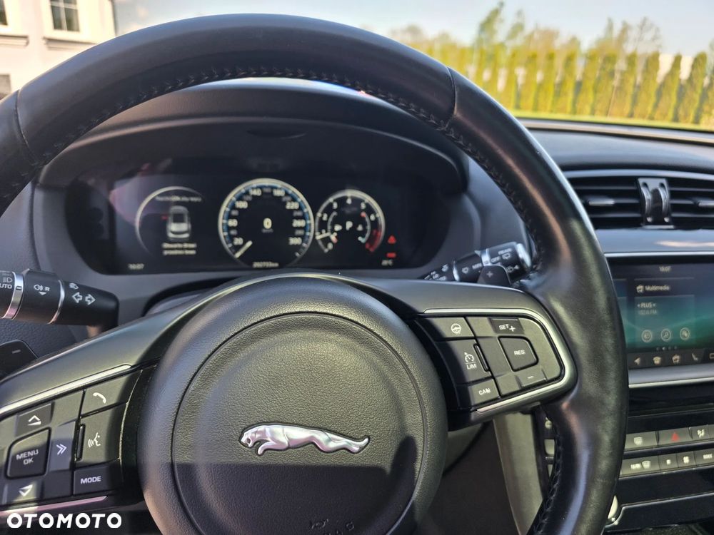 Jaguar F-Pace - 16
