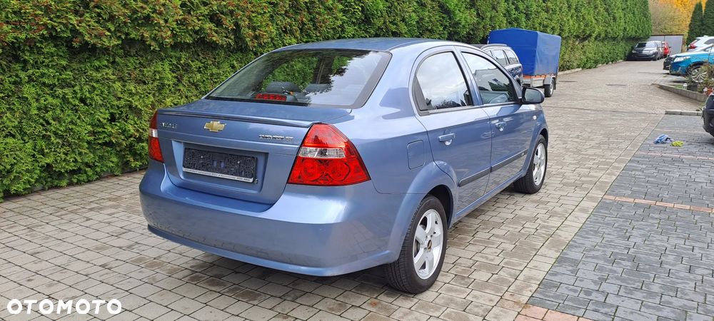Chevrolet Aveo - 5