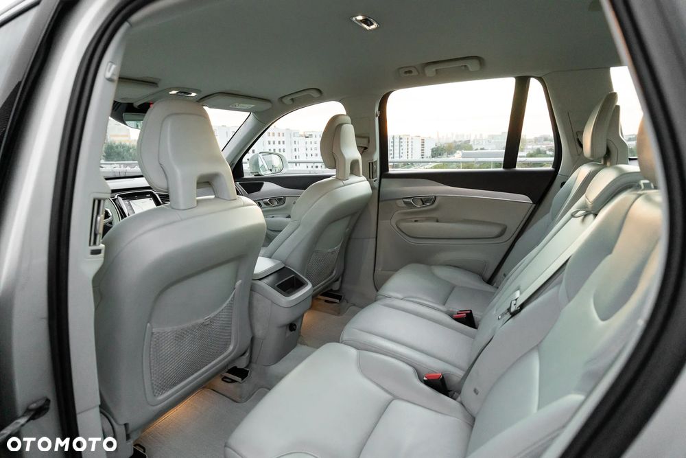 Volvo XC 90 D5 AWD Momentum - 25