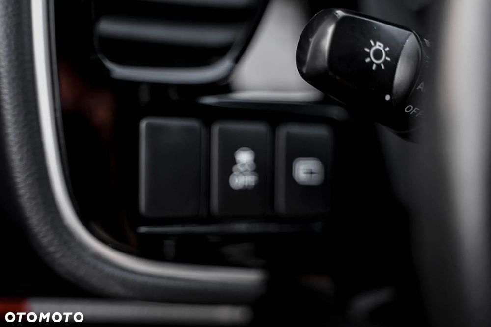 Mitsubishi Outlander 2.2 DI-D Intense + SDA 4WD - 23
