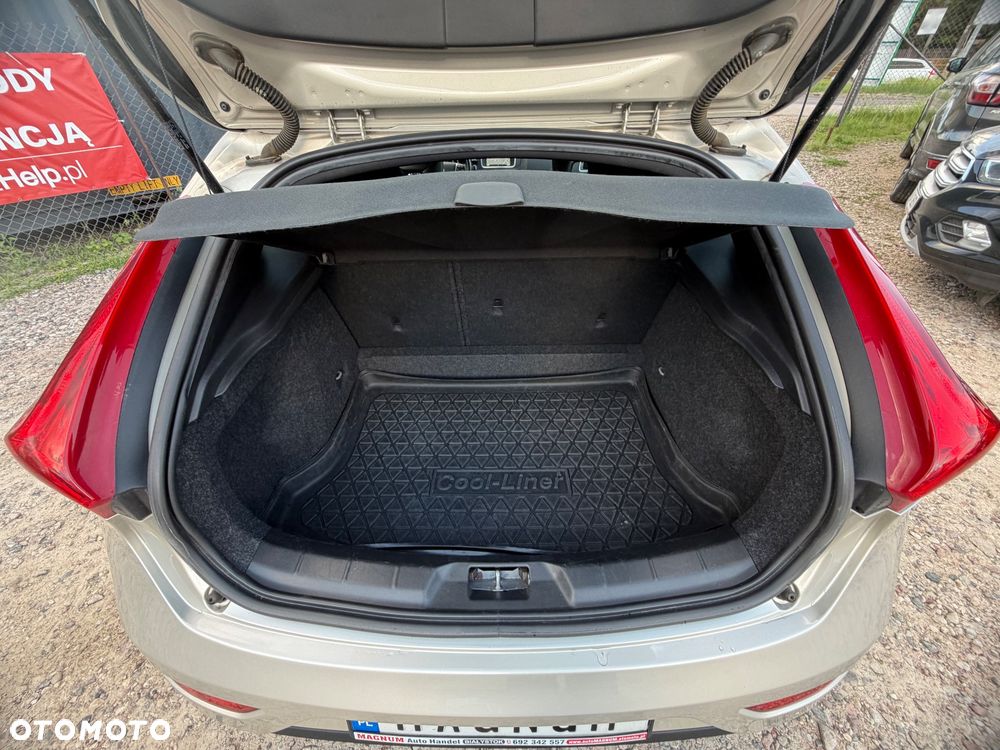Volvo V40 D3 Momentum - 33