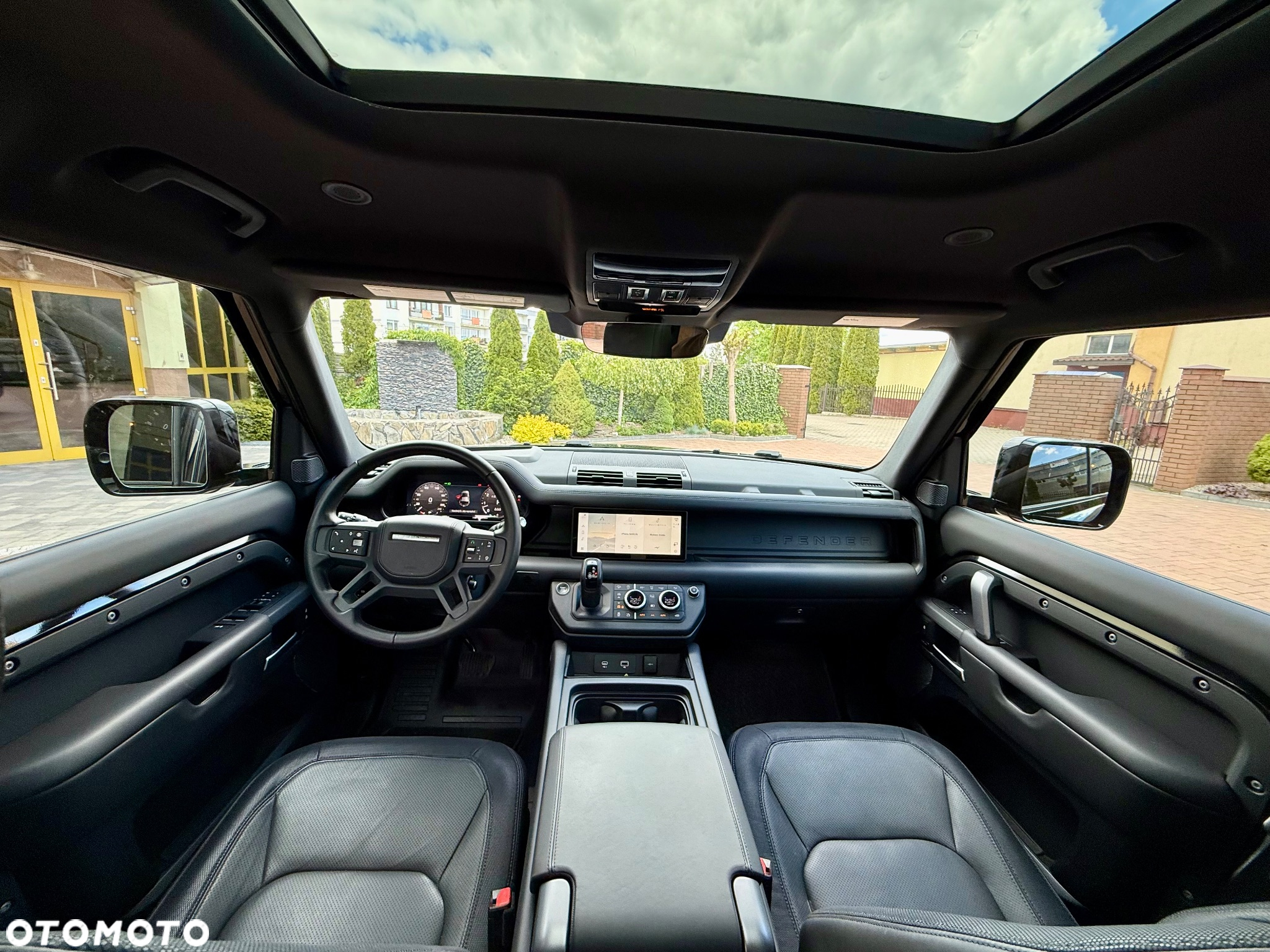 Land Rover Defender 110 P400 X-Dynamic S - 24