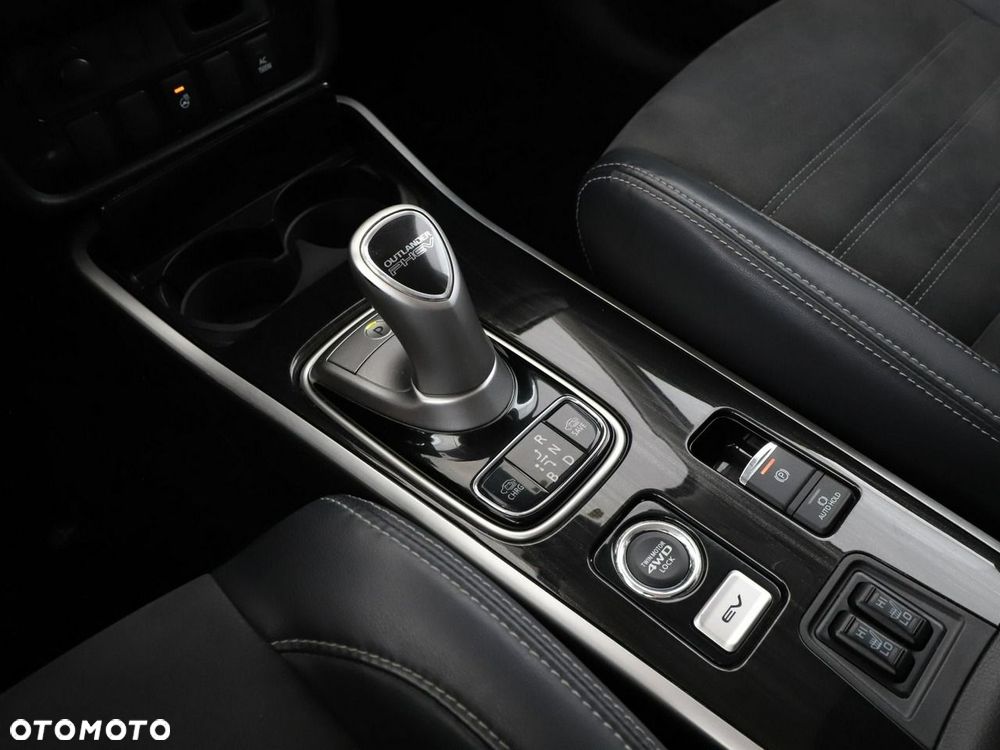 Mitsubishi Outlander Intense + - 28