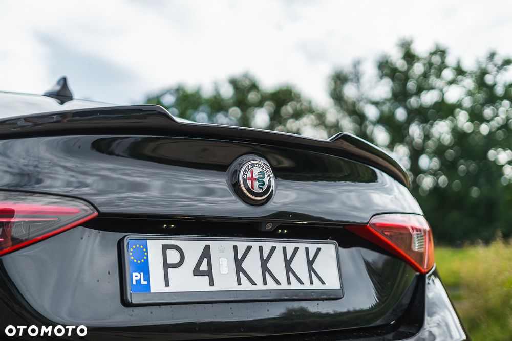 Alfa Romeo Giulia 2.0 Turbo 16V AT8-Q4 Veloce - 4