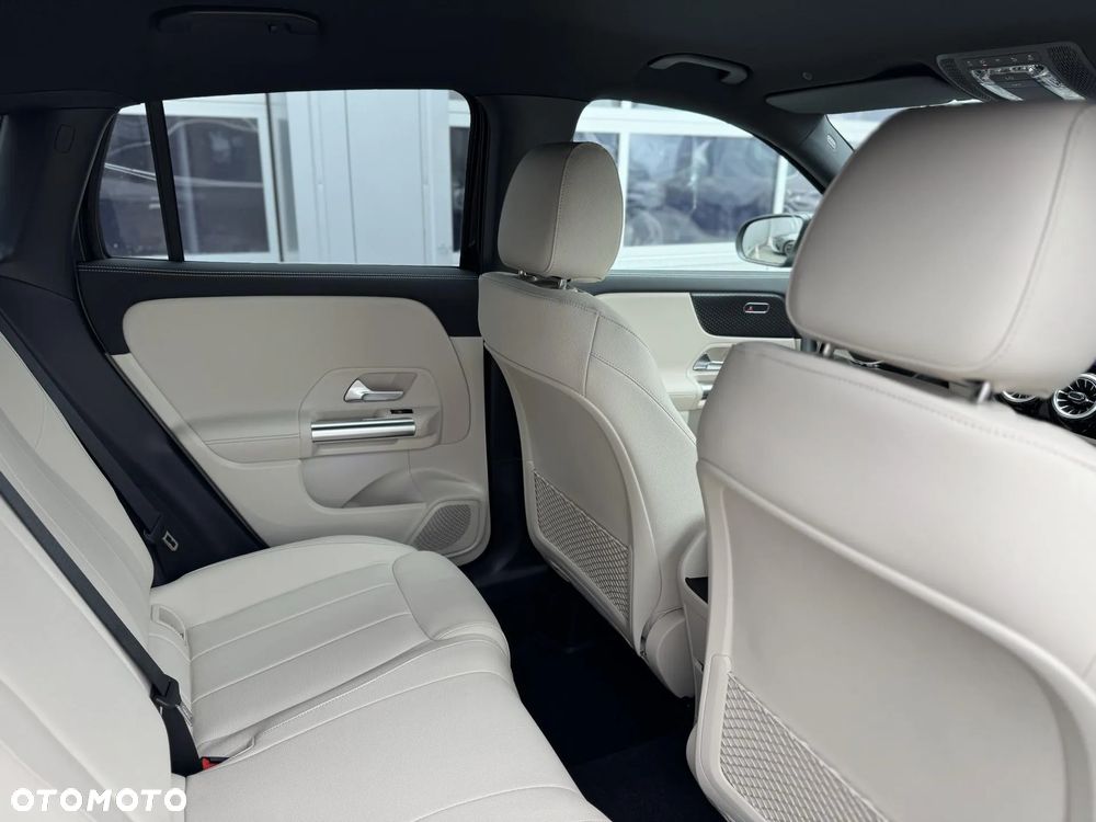 Mercedes-Benz GLA 200 Progressive - 18