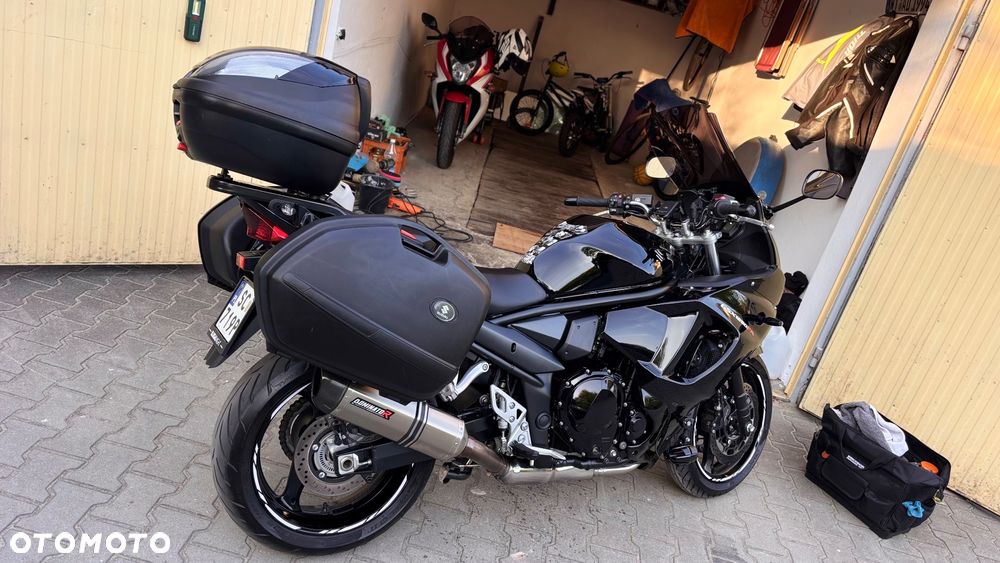 Suzuki GSX - 32