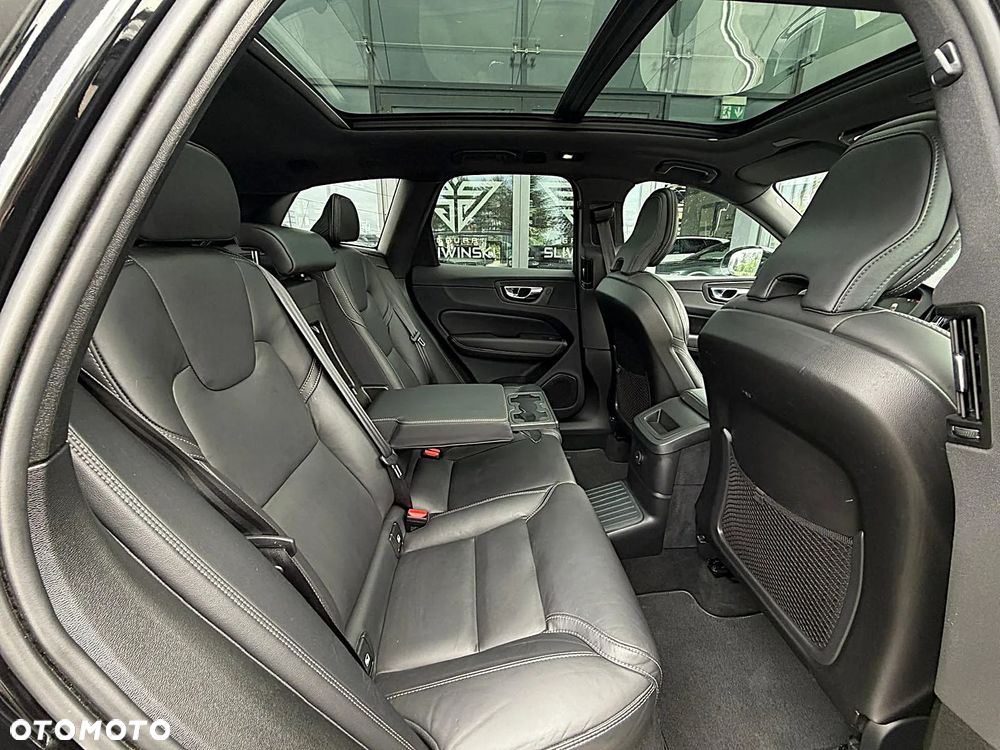 Volvo XC 60 T6 AWD Recharge Plus Black Edition - 22