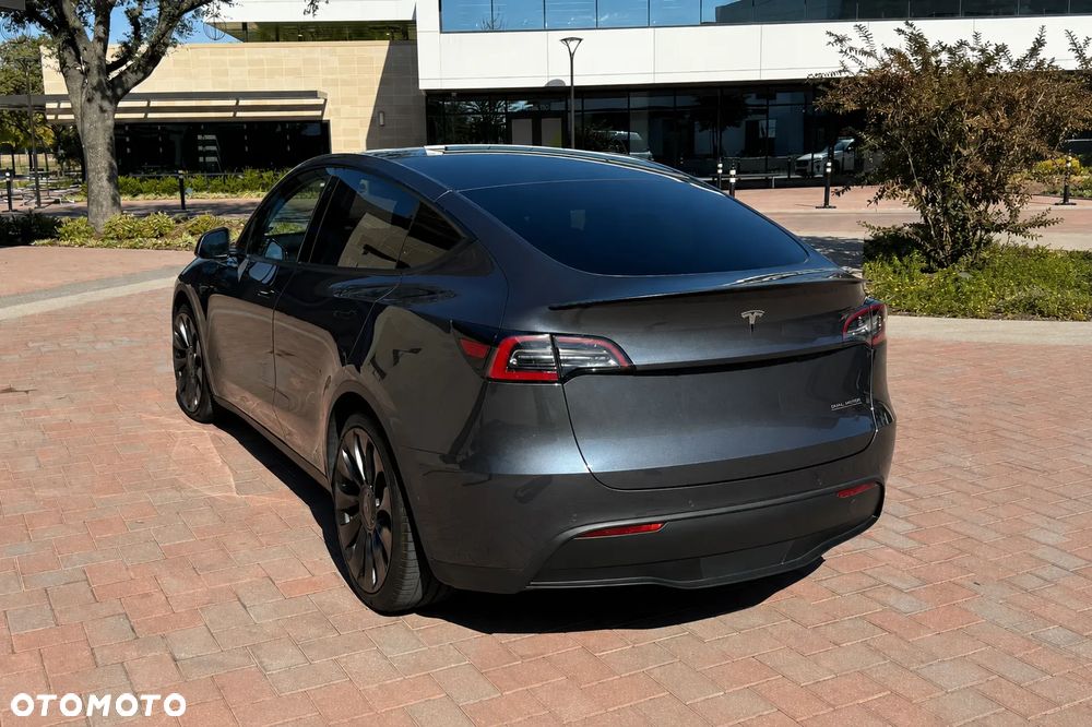 Tesla Model Y Long Range Dual Motor AWD - 6