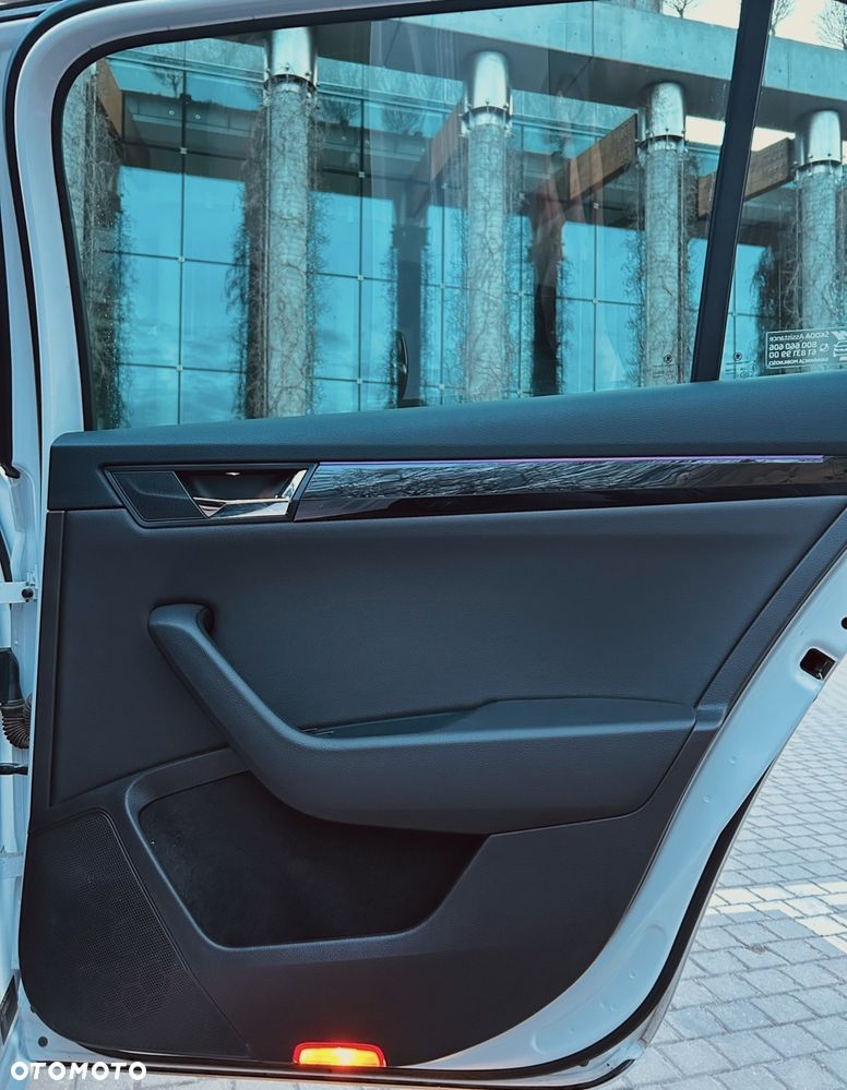 Skoda Superb 2.0 TDI L&K DSG - 27