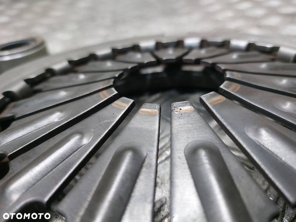 SPRZĘGŁO TARCZA + DOCISK + ŁOŻYSKO OPOROWE TOYOTA RAV4 II LIFT 2.0 D4D - 3