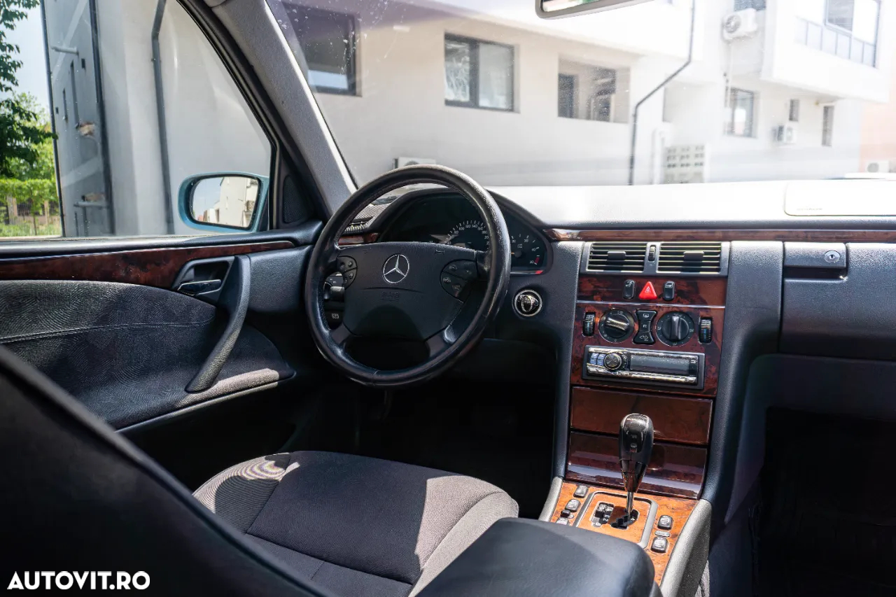 Mercedes-Benz E 220 CDI Aut Elegance - 6