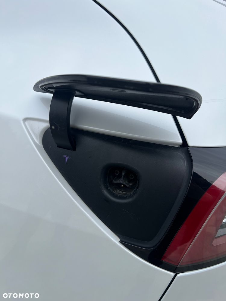 Tesla Model Y Performance AWD - 38