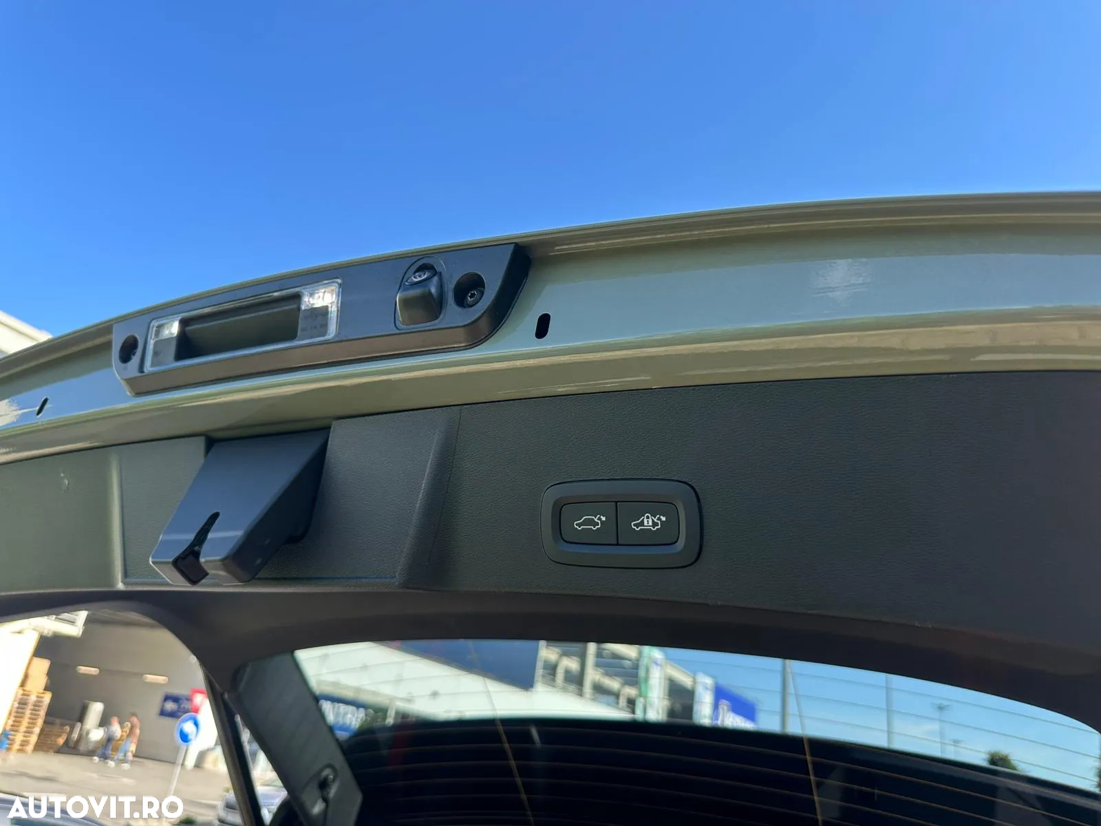 Volvo XC 40 B3 AT FWD MHEV Plus Dark - 16