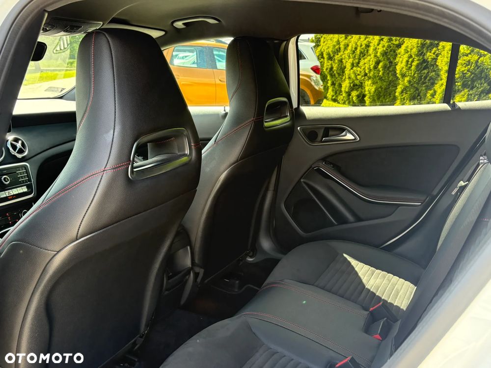 Mercedes-Benz GLA 180 7G-DCT AMG Line - 10