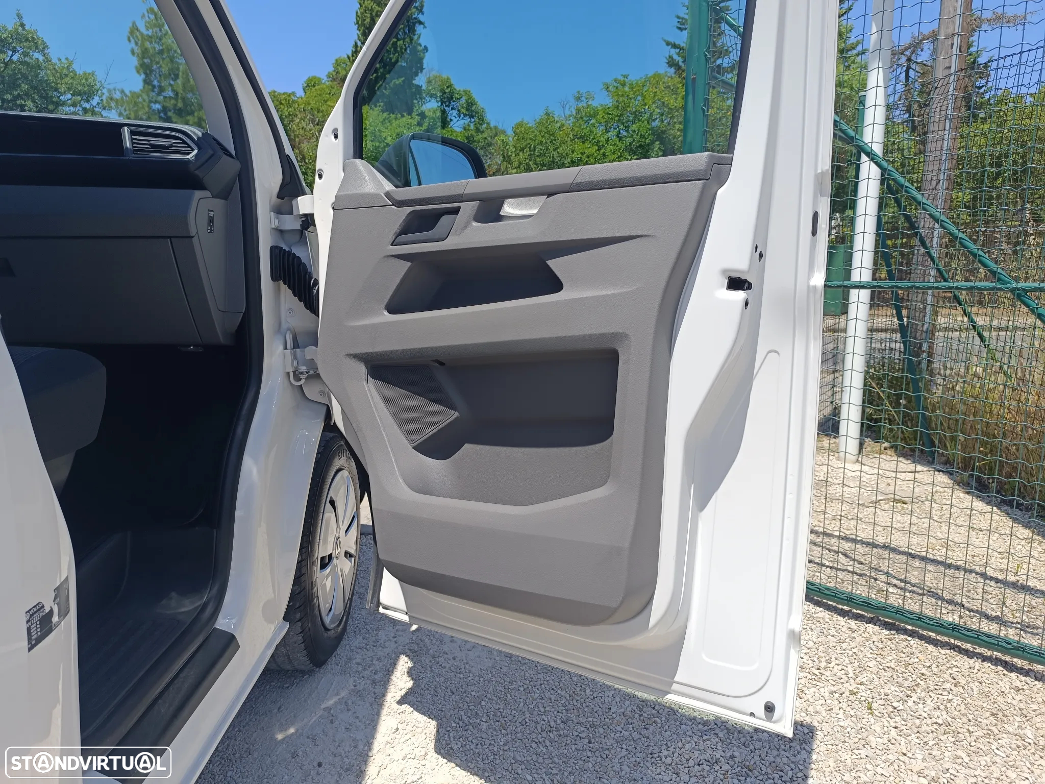 VW Transporter 2.0 TDI Business - 17