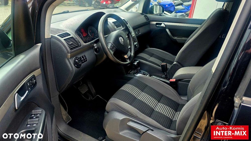Volkswagen Touran - 16