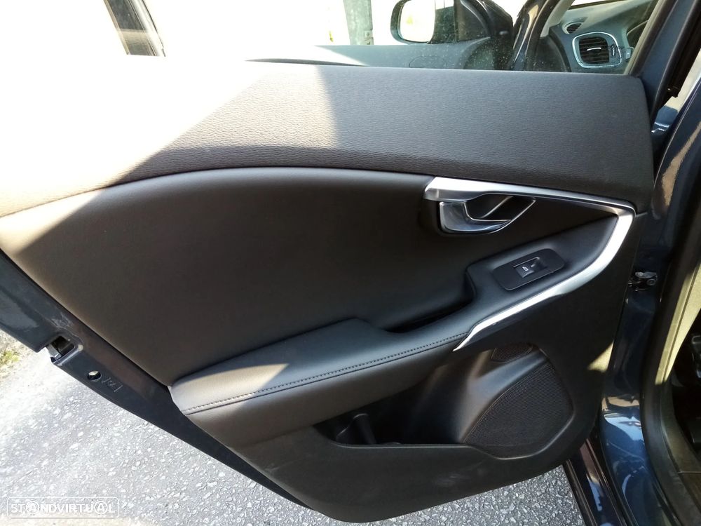 Volvo V40 D2 Inscription - 18