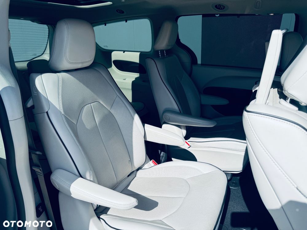 Chrysler Pacifica - 16