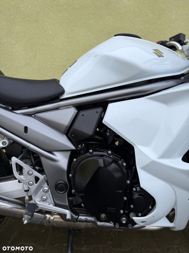 Suzuki GSX - 8