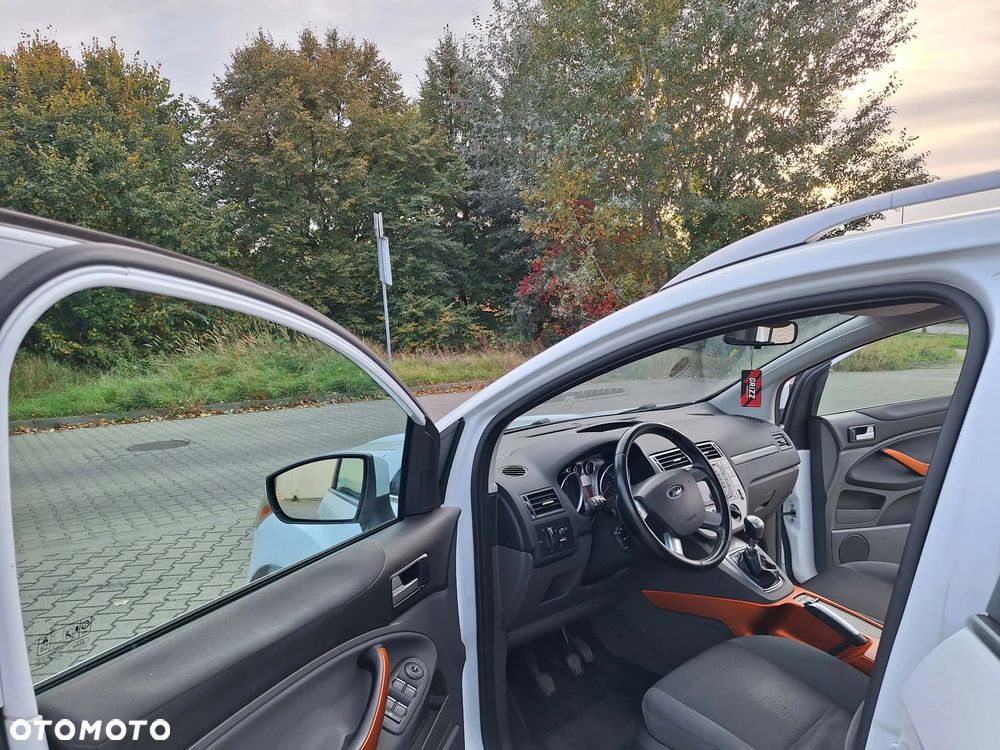 Ford Kuga - 10