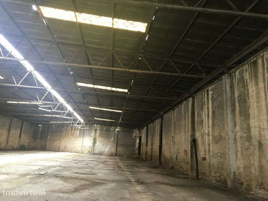 Vende Ou Arrenda Montijo armazém 2.009 m2 e terreno de 2.156m2 para... - Grande imagem: 4/25