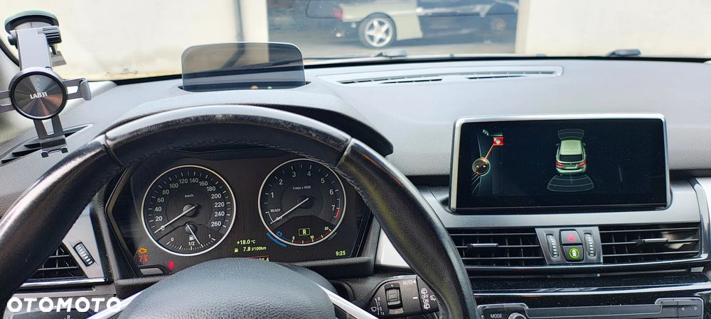 BMW Seria 2 218i - 5