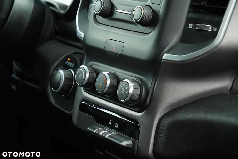 RAM 1500 5.7 Quad Cab Bighorn - 38