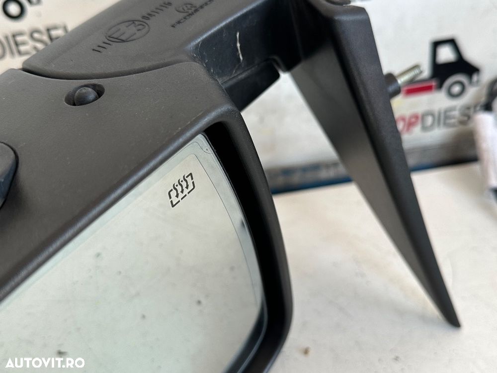 Oglinzi oglinda dreapta MASERATI LEVANTE 2016 2017 2018 2019 2020 670149130 gri 9 pini 8 pini 2 pini - 5