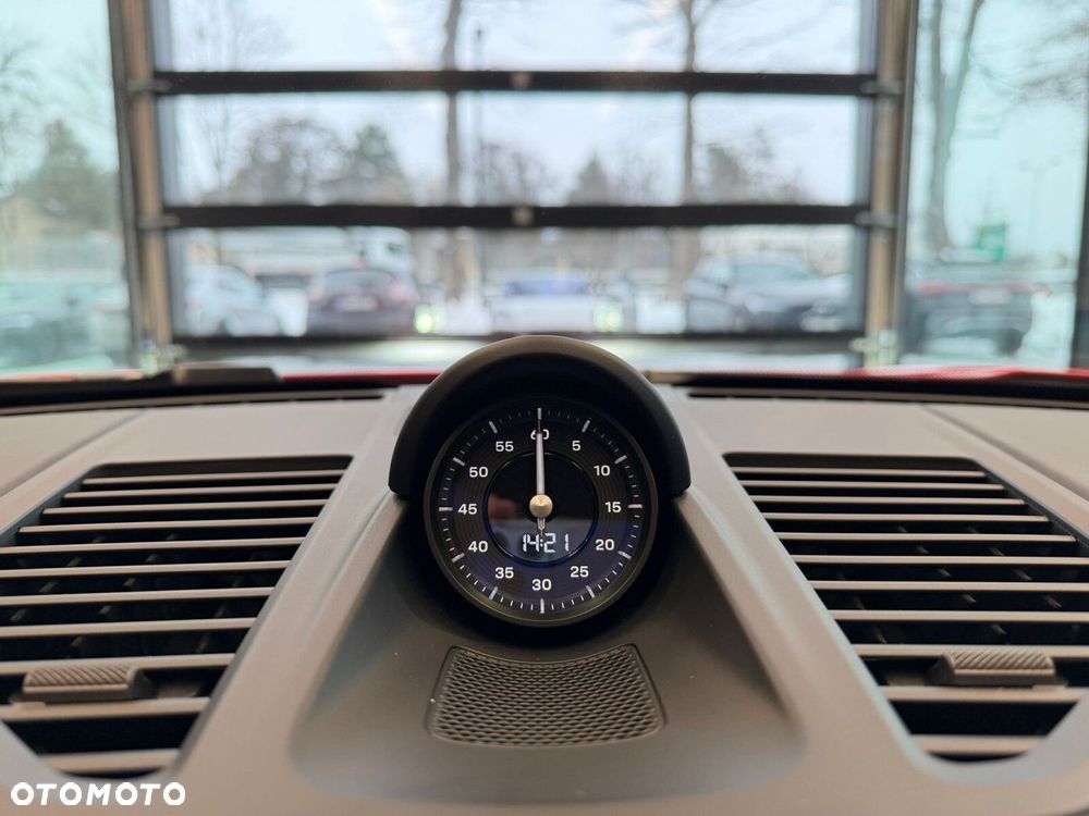 Porsche 911 Carrera - 23