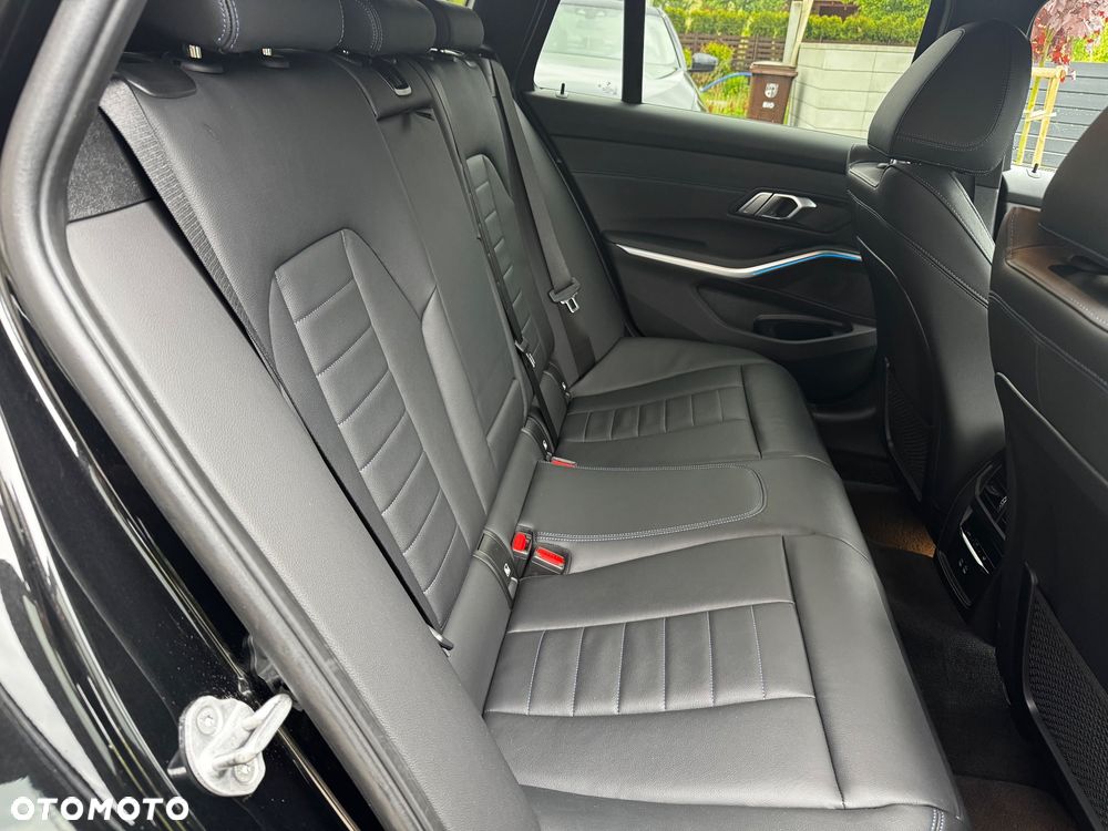 BMW Seria 3 330e xDrive M Sport - 31