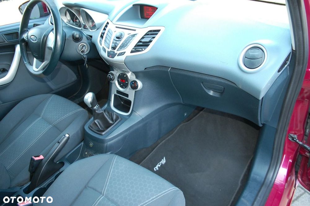 Ford Fiesta - 24
