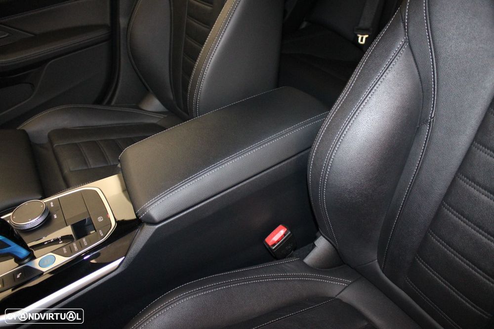 BMW i4 eDrive40 - 42