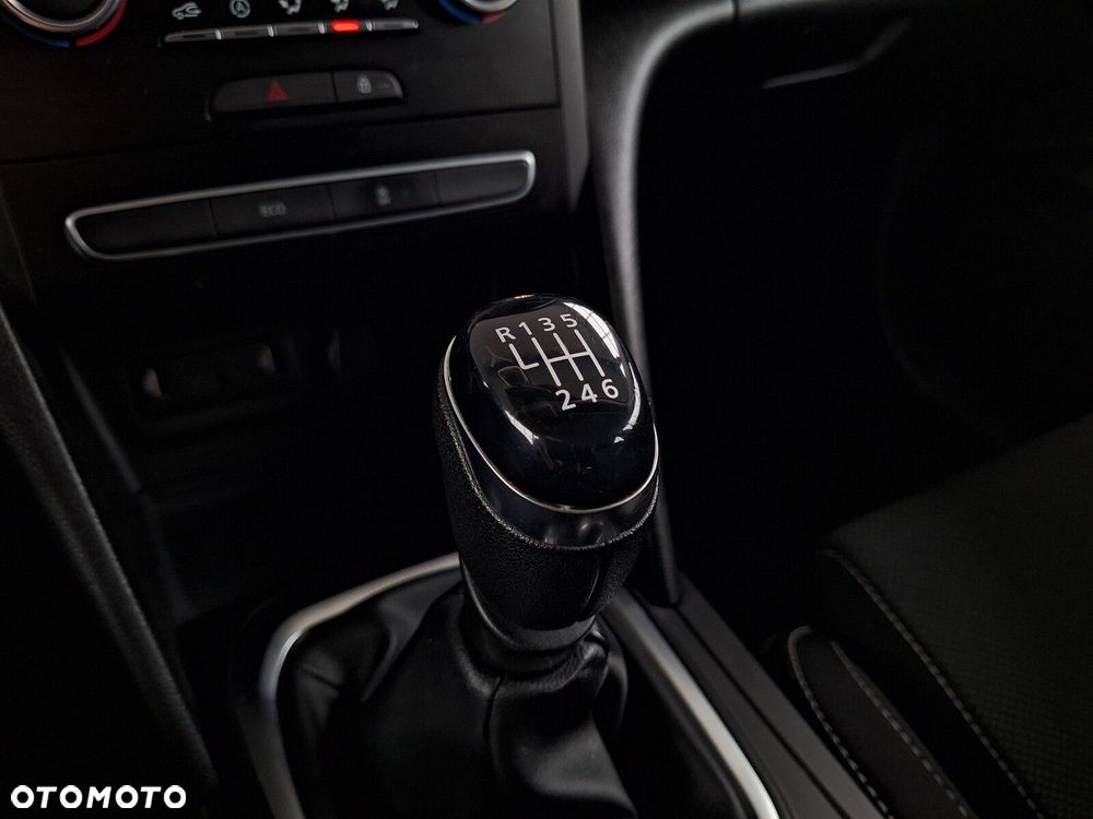 Renault Megane 1.5 Blue dCi Business - 24