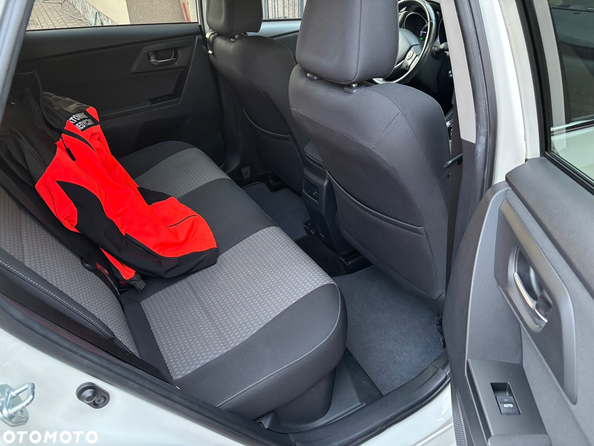 Toyota Auris Hybrid 135 Selection - 12
