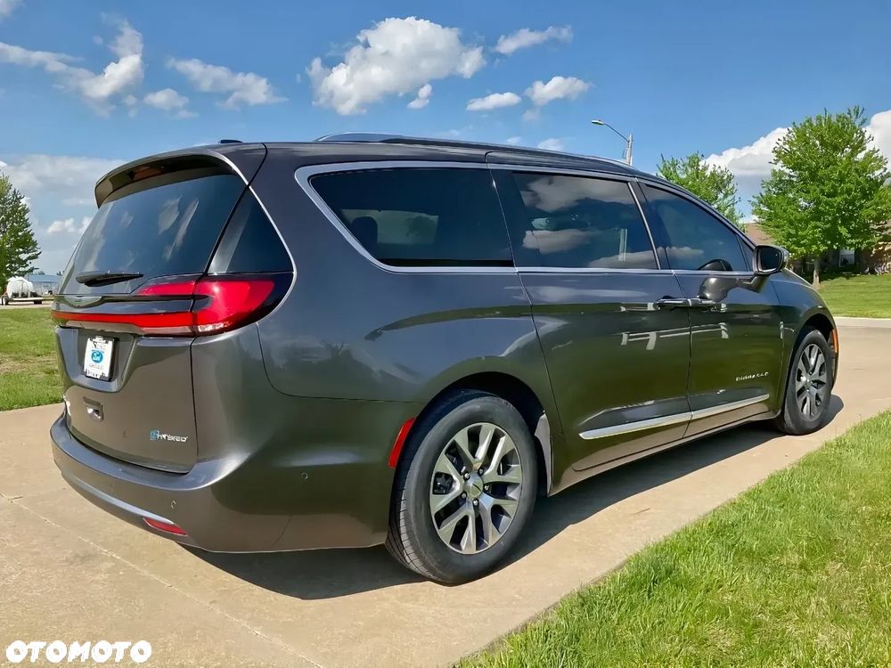 Chrysler Pacifica - 3
