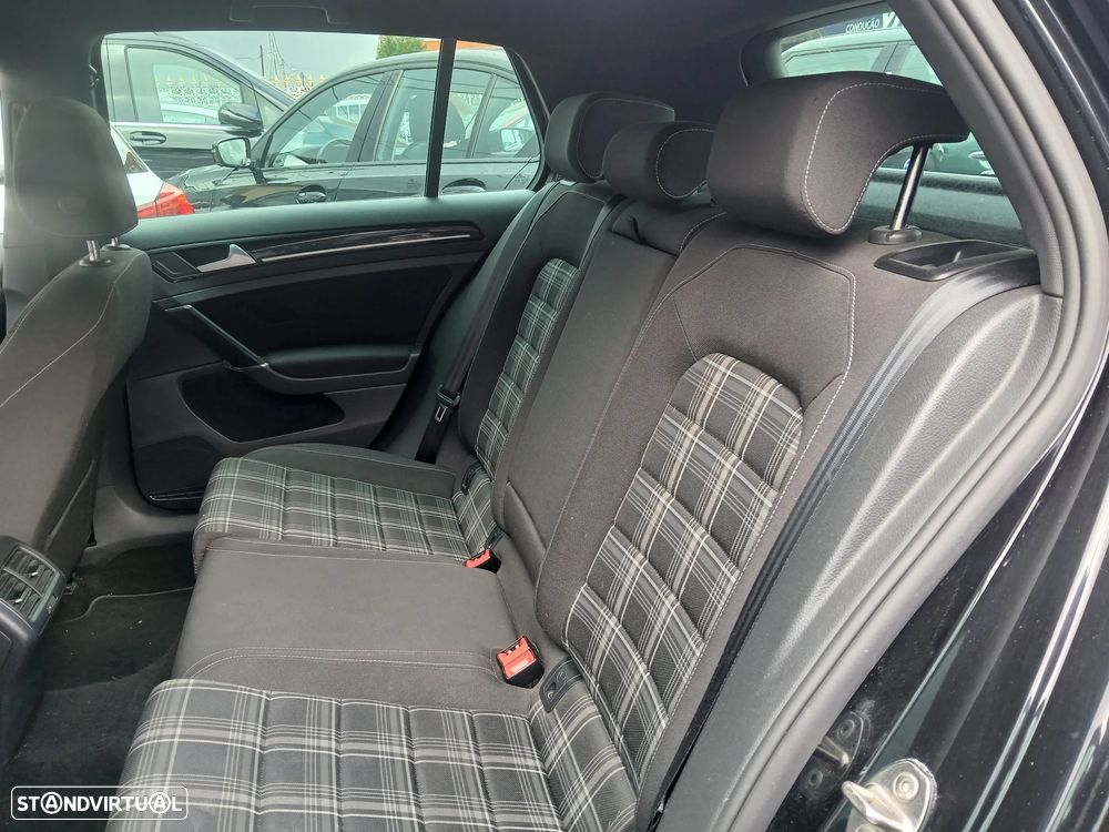 VW Golf 2.0 TDi GTD DSG - 25