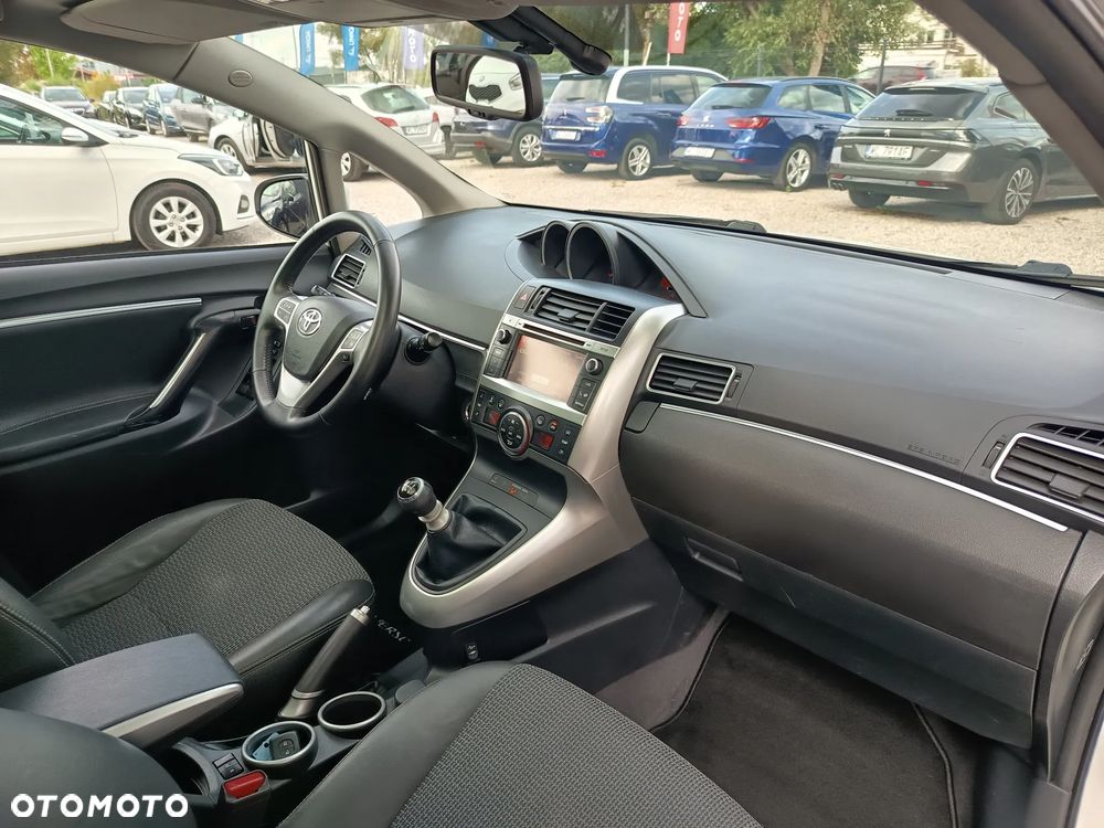 Toyota Verso 1.8 5-Sitzer Executive - 32