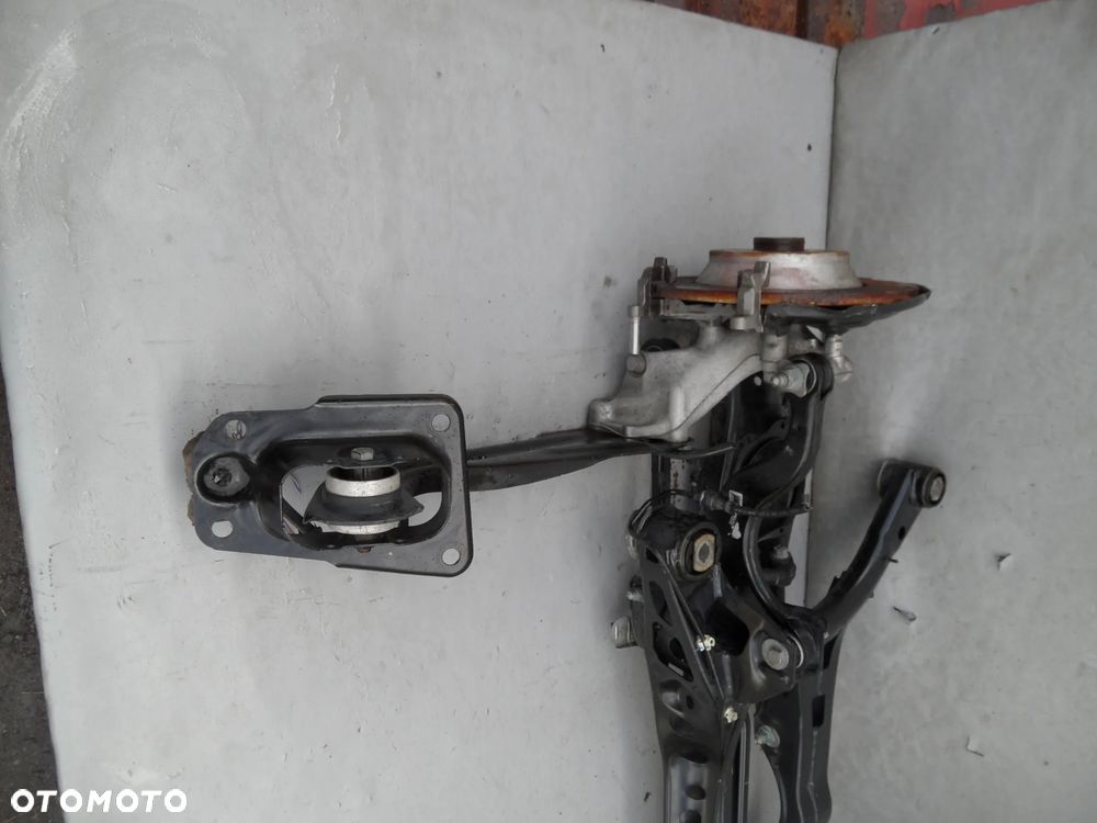 ZAWIESZENIE PRAWY TYŁ AUDI Q3 II TIGUAN 5NA