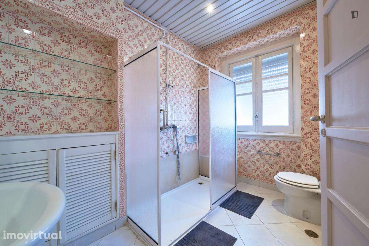 Quarto - localizado em Marquês de Pombal Lisbon - Grande imagem: 3/52