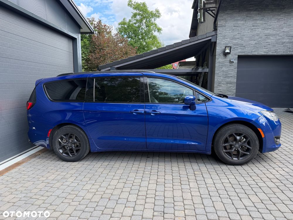 Chrysler Pacifica - 15