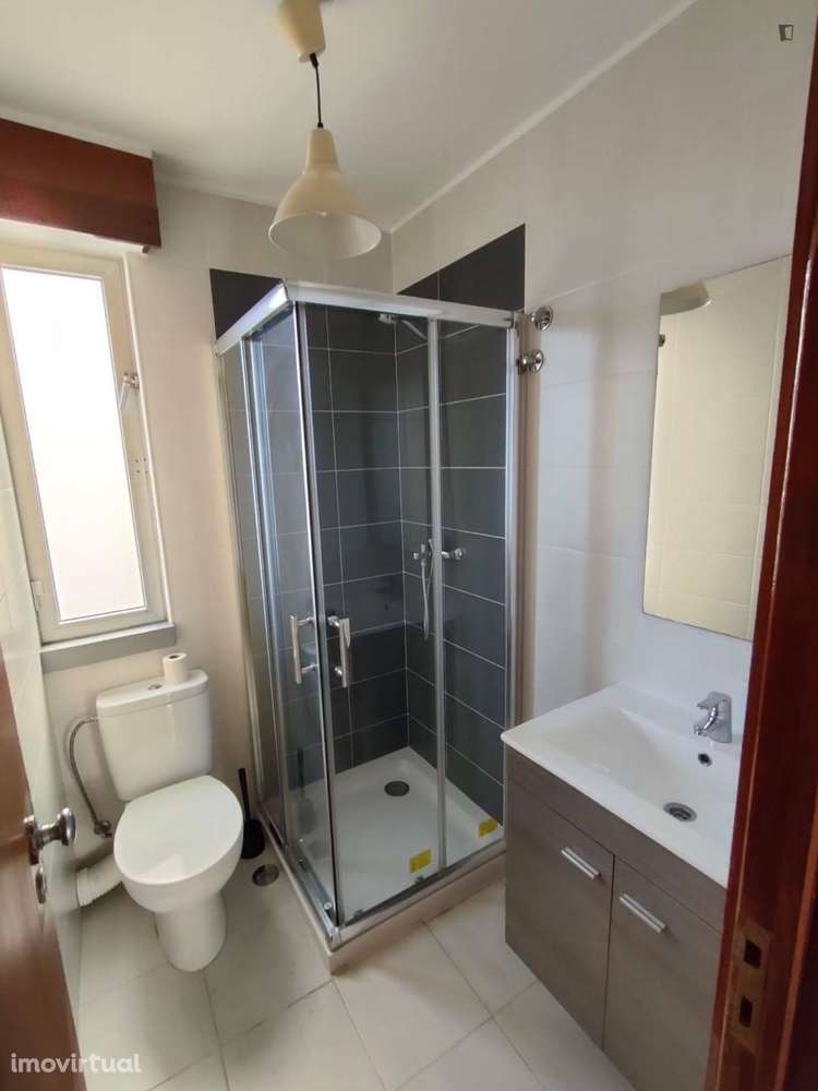 Quarto - localizado em Telheiras Lisbon - Grande imagem: 4/17
