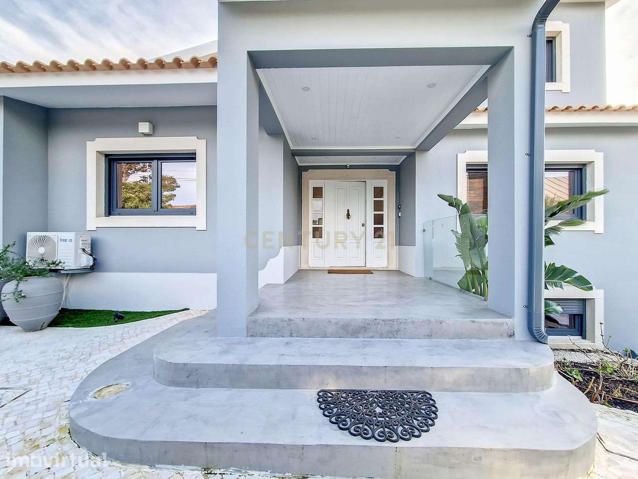 Casa de Luxo em Cascais: Desfrute da Vida em Alto Padrão com 5 Suítes - Grande imagem: 2/22
